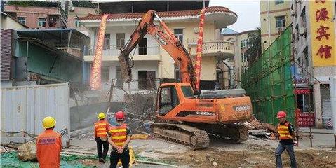 觀湖集中拆除軌道交通4號(hào)線征拆范圍內(nèi)7棟永久建筑